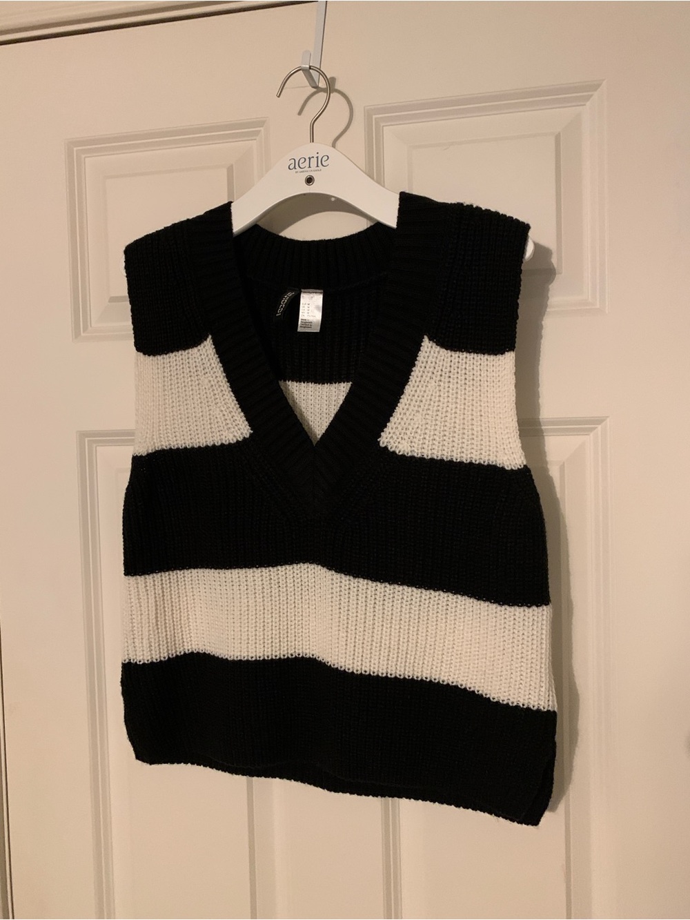 H&M Black and White Ribbed Knit Vest